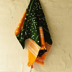 Winter's Call ❁ Tie & Dyed | Kutchi Bhujodi Weaving - Bandhani ( Tie-dyed ) Woolen Shawl - Green & Yellow