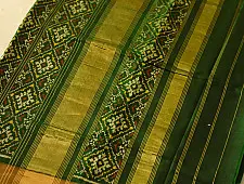 चंपा - चकली ⁂ Handwoven Patola Silk Saree | Green चंपा - चकली ⁂ Handwoven Patola Silk Saree | Green