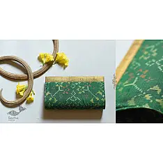 A pocket full of joy | Patola Purse - Green