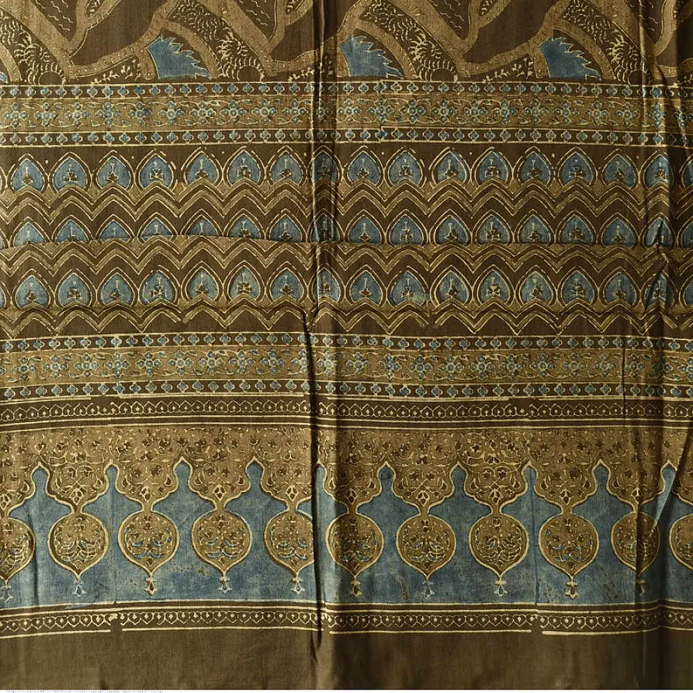 Dual-toned Ajrakh cotton dupatta with intricate detailing