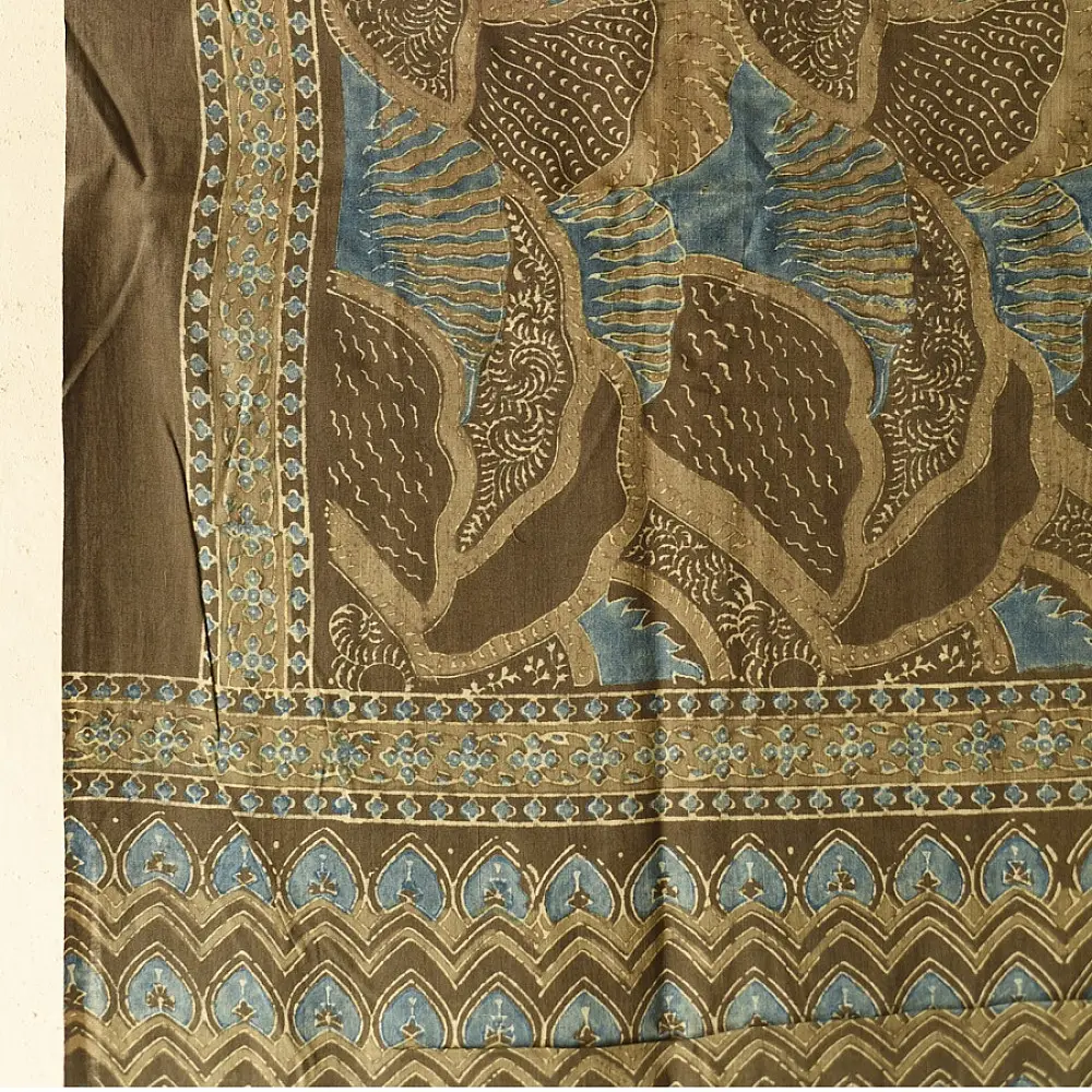 Dual-toned Ajrakh cotton dupatta with intricate detailing