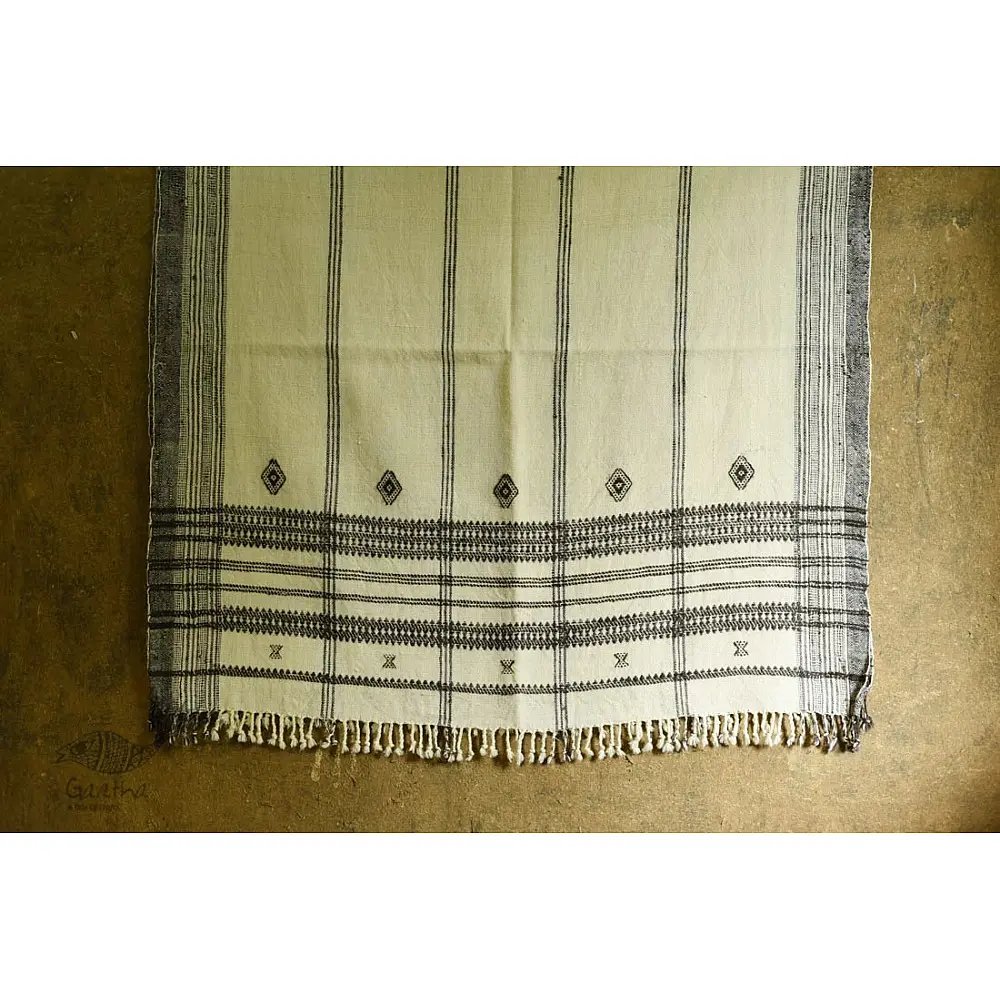 shop Kutchi Bhujodi Handspun Raw Woolen Shawl  - Cream Color
