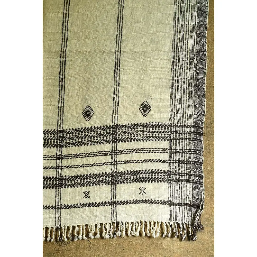 shop Kutchi Bhujodi Handspun Raw Woolen Shawl  - Cream Color