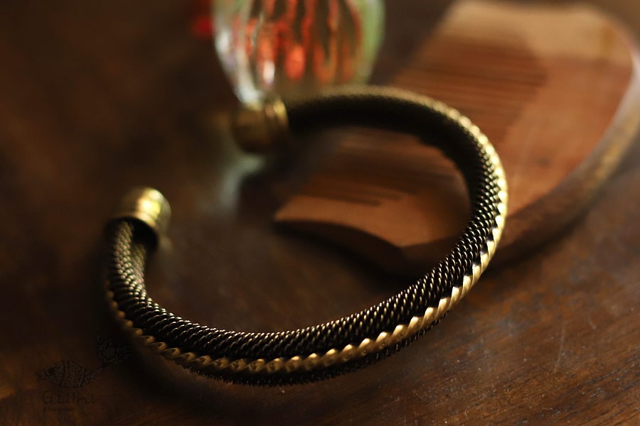 इशाना ✽ White Metal ✽ Kada 28 इशाना ✽ White Metal ✽ Kada 28