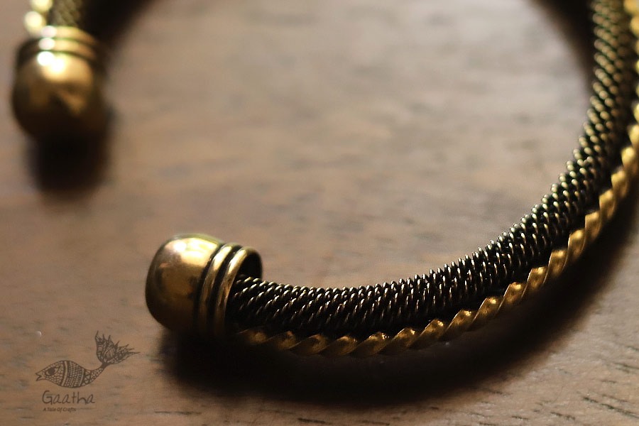 इशाना ✽ White Metal ✽ Kada 28 इशाना ✽ White Metal ✽ Kada 28