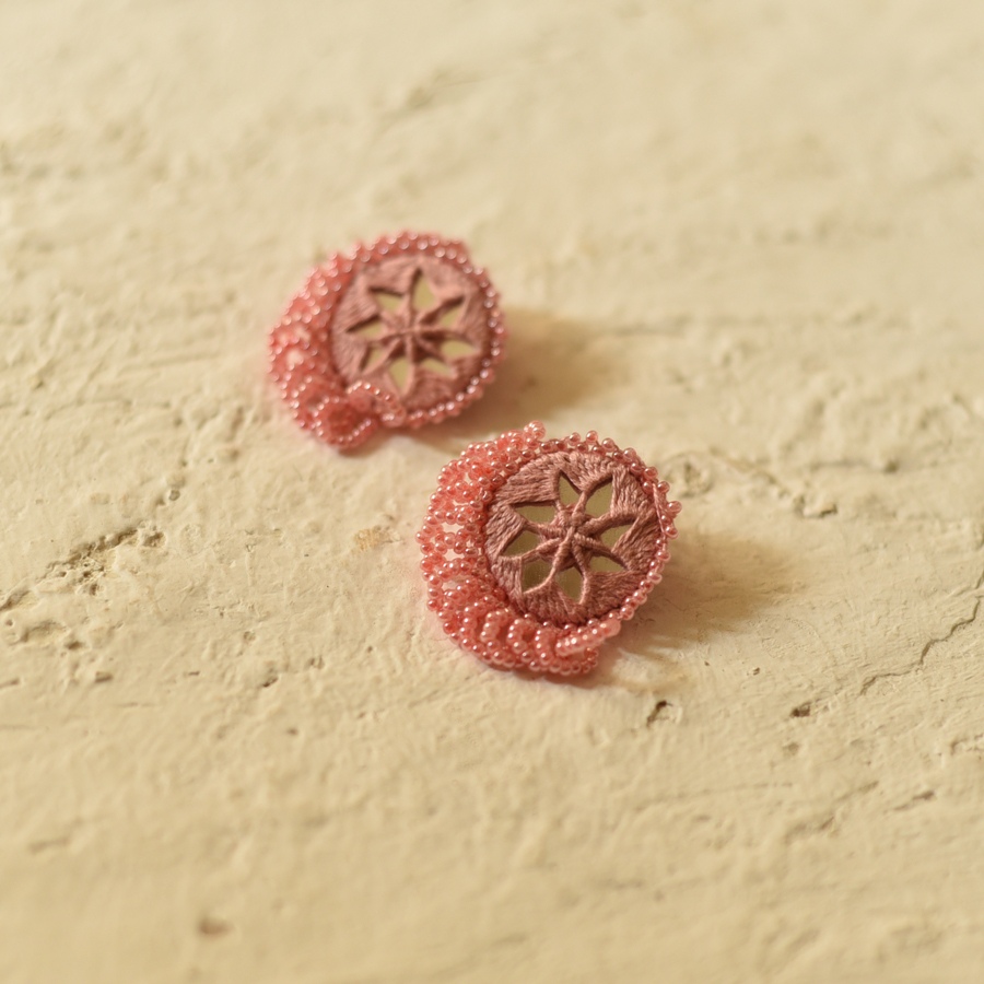 Handmade bead chokar in pink colour