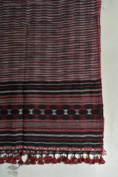 Handwoven kala cotton bhujodi weaving stoles from kutch