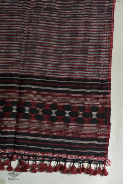 Handwoven kala cotton bhujodi weaving stoles from kutch