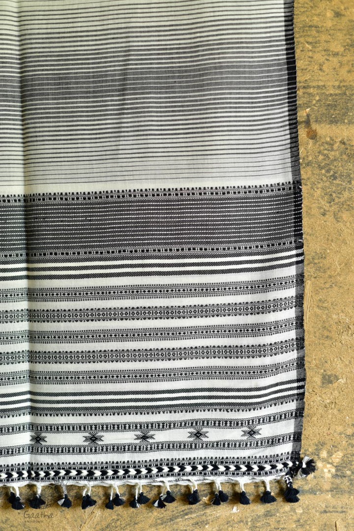Handwoven kala cotton bhujodi weaving stoles from kutch