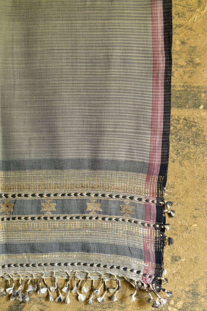 Handwoven kala cotton bhujodi weaving stoles from kutch