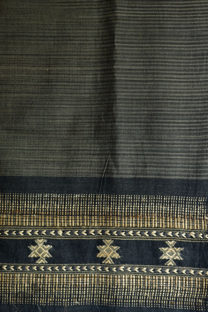 Handwoven kala cotton bhujodi weaving stoles from kutch