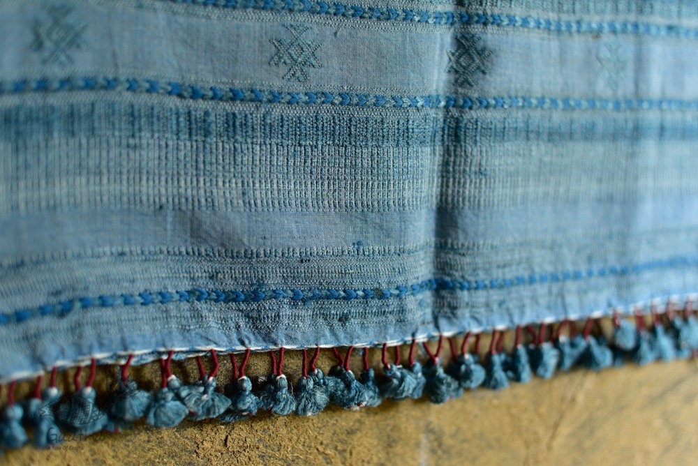 Handwoven kala cotton bhujodi weaving stoles from kutch