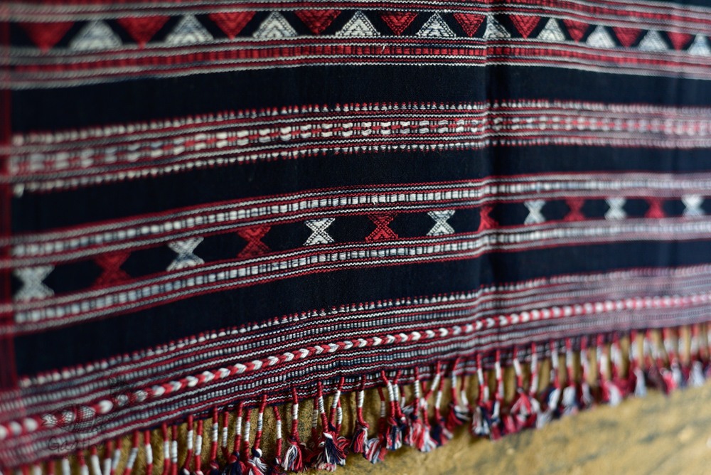 Handwoven kala cotton bhujodi weaving stoles from kutch