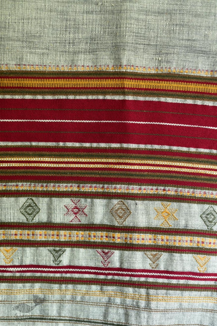 Handwoven kala cotton bhujodi weaving stoles from kutch