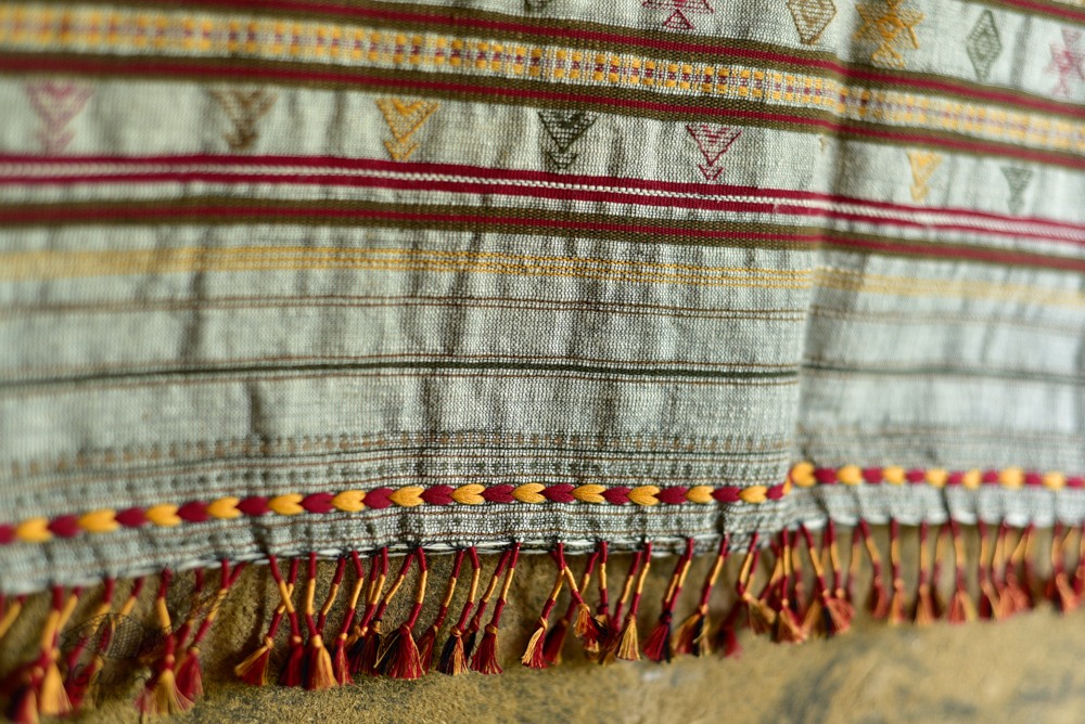 Handwoven kala cotton bhujodi weaving stoles from kutch