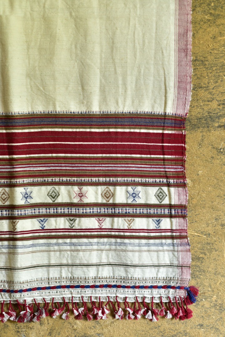 Handwoven kala cotton bhujodi weaving stoles from kutch