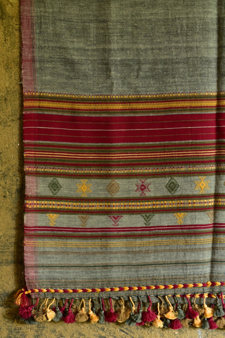 Handwoven kala cotton bhujodi weaving stoles from kutch