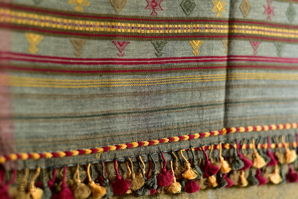 Handwoven kala cotton bhujodi weaving stoles from kutch