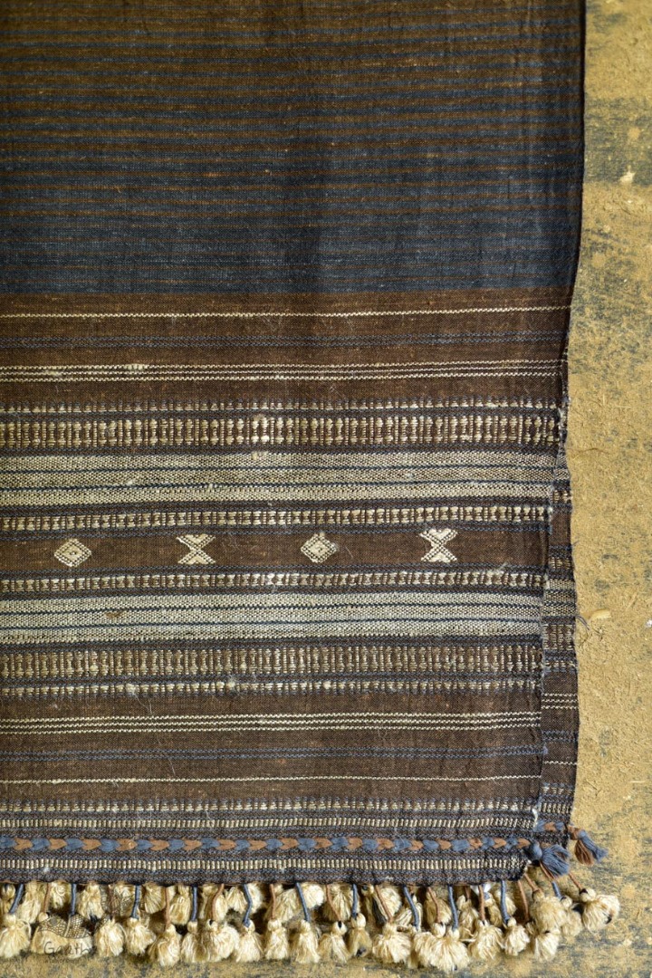 Handwoven kala cotton bhujodi weaving stoles from kutch