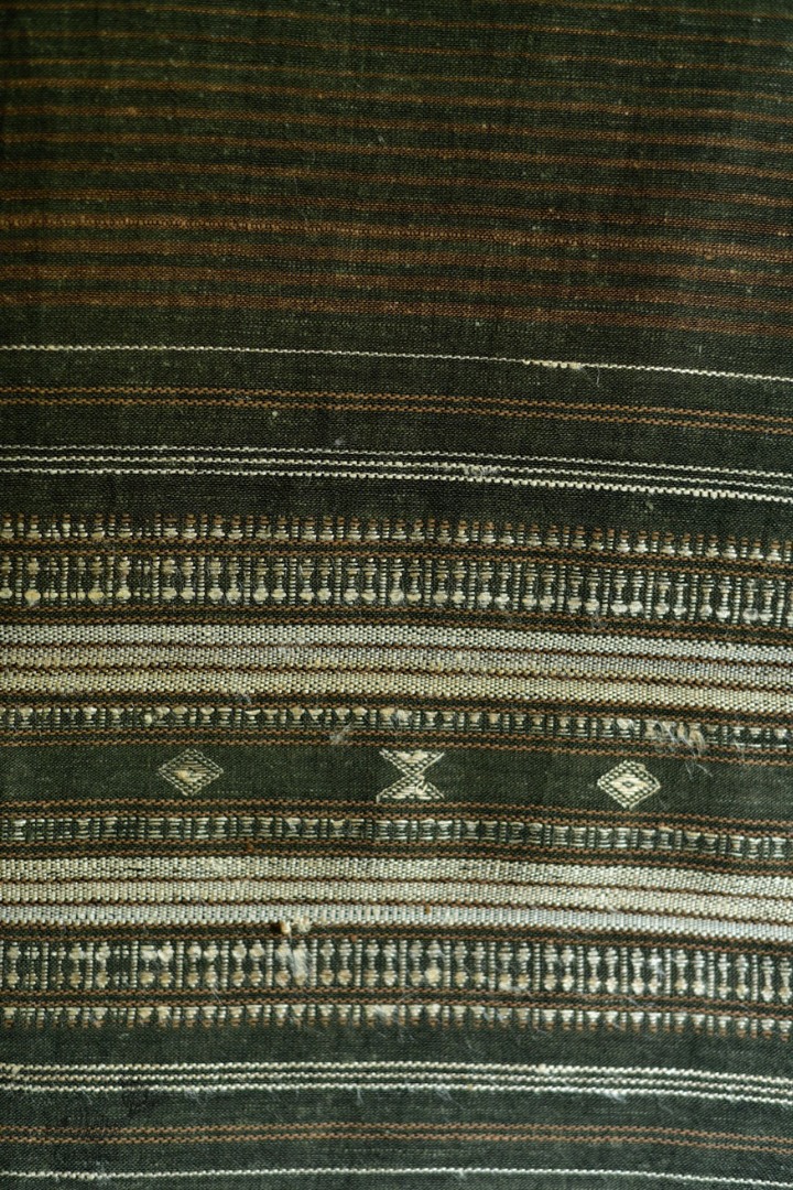 Handwoven kala cotton bhujodi weaving stoles from kutch