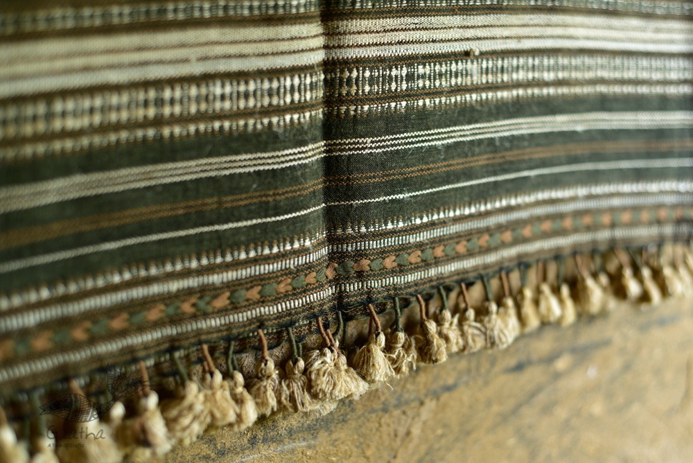 Handwoven kala cotton bhujodi weaving stoles from kutch