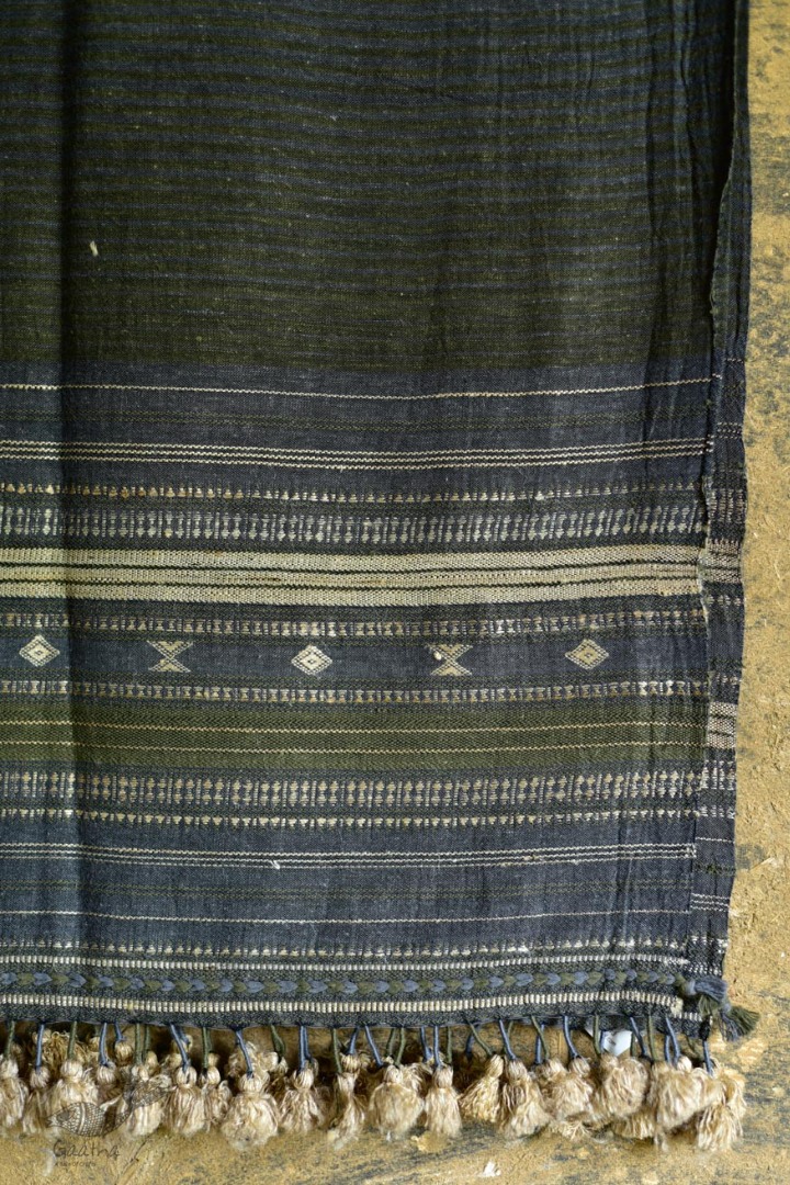 Handwoven kala cotton bhujodi weaving stoles from kutch