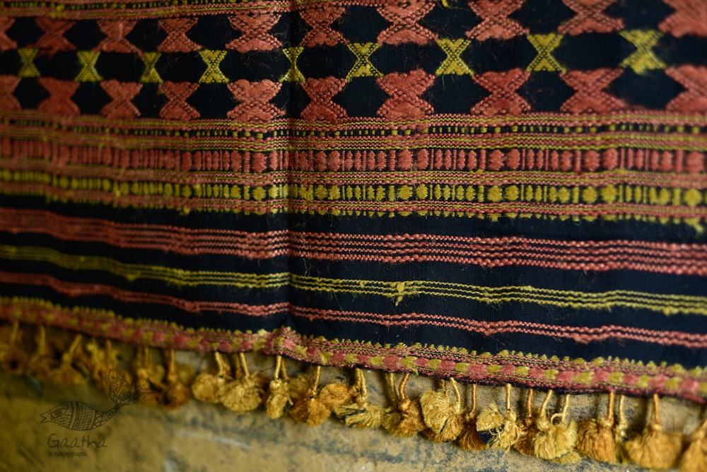 Handwoven Cotton & tussar silk bhujodi weaving stoles from kutch