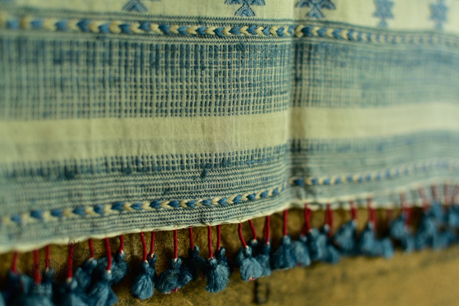 Handwoven Cotton linen bhujodi weaving stoles from kutch