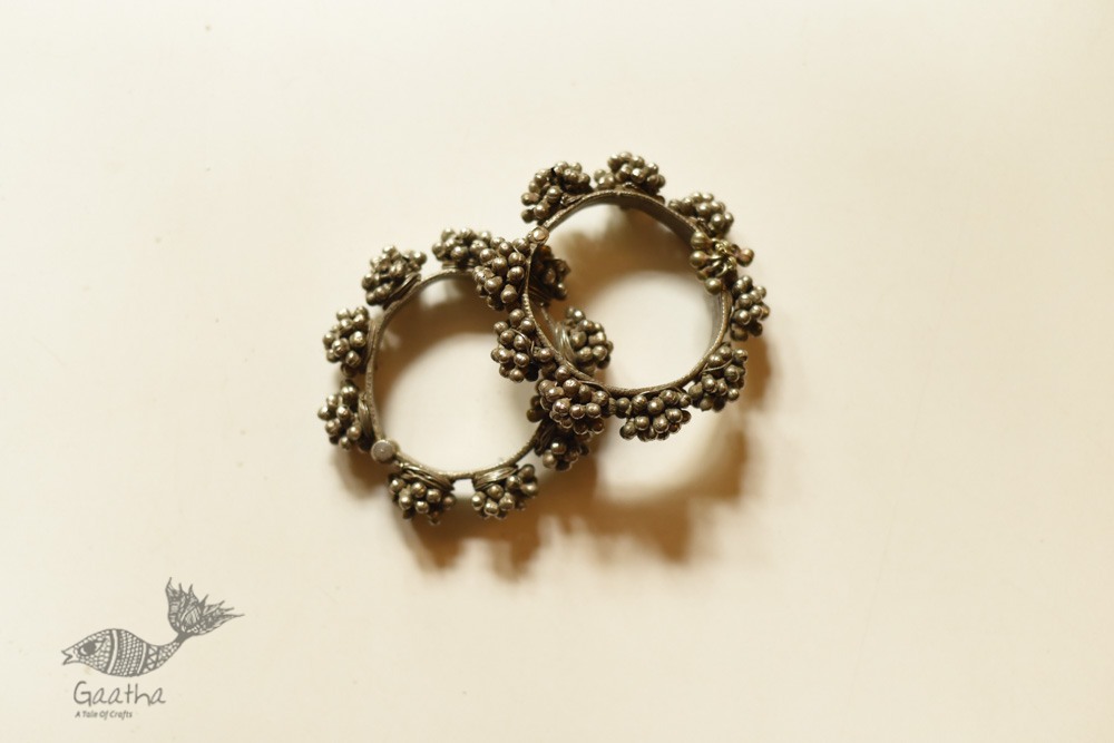 shop Handmade Vintage Jewelry - Gunghru Bangle - Single Piece