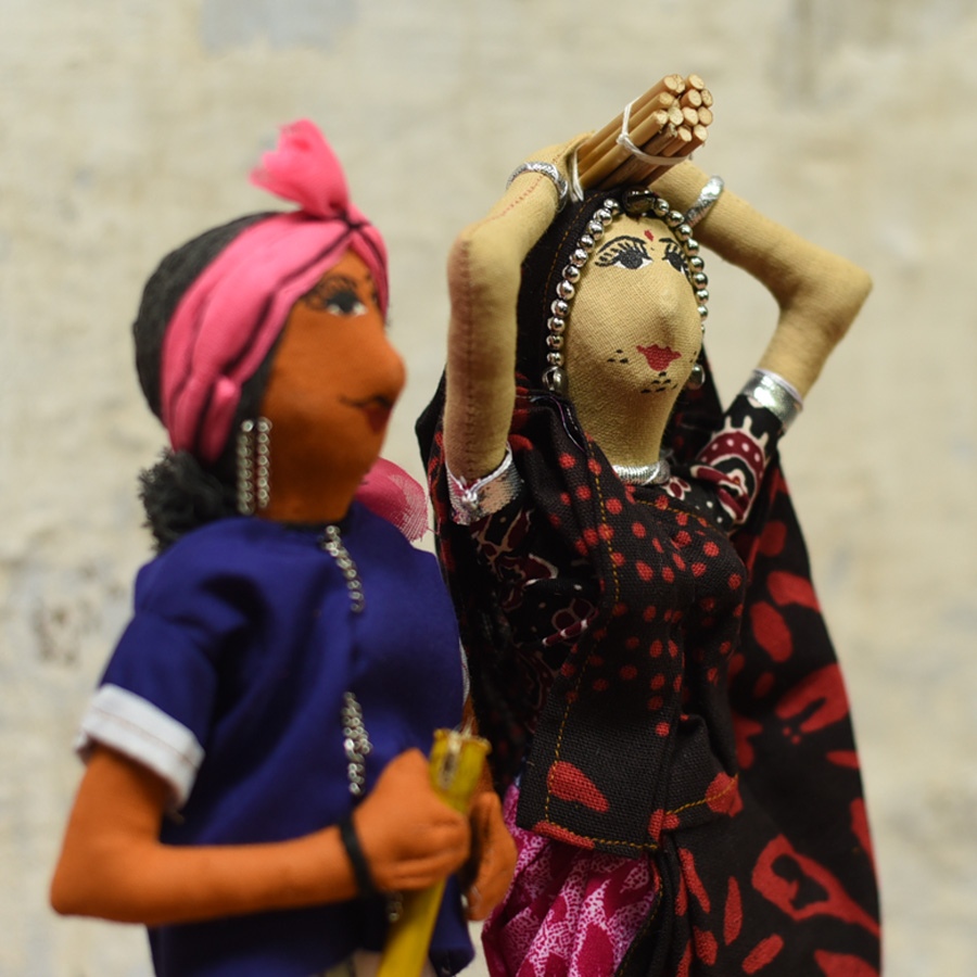 Buy Jhabua Handmade Fabric Doll (Bhil) - L