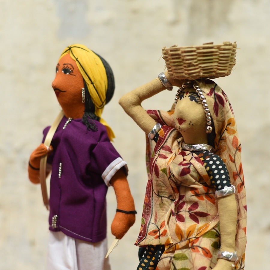Buy Jhabua Handmade Fabric Doll (Bhil) - M