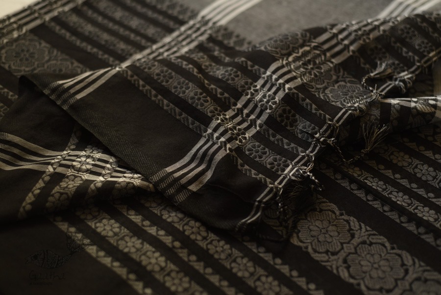 Traditional Bengali cotton Black & Grey Saree