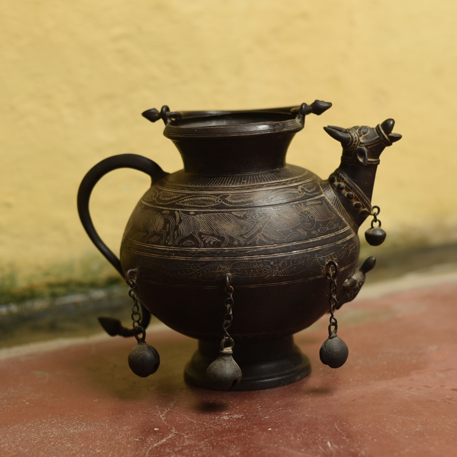 Unique Design Antique Carved Brass Kettle Pot 