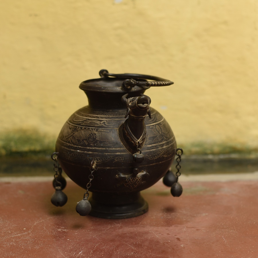 Unique Design Antique Carved Brass Kettle Pot 