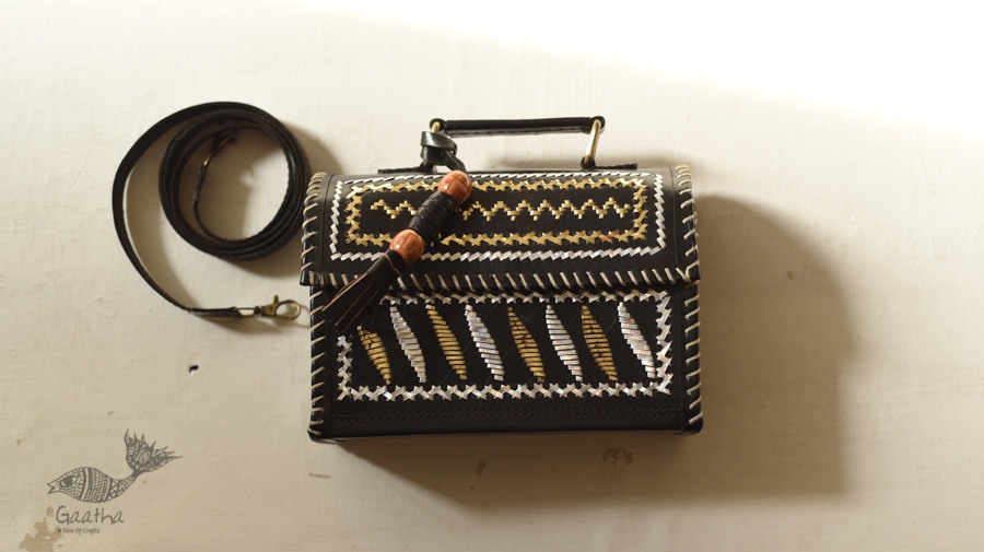 shop Kutchi Leather Sling black Handbag