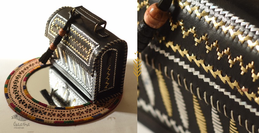 shop Kutchi Leather Sling black Handbag