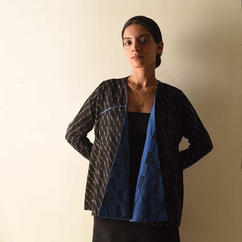 Cotton reversible Shrug in Black & Blue colour