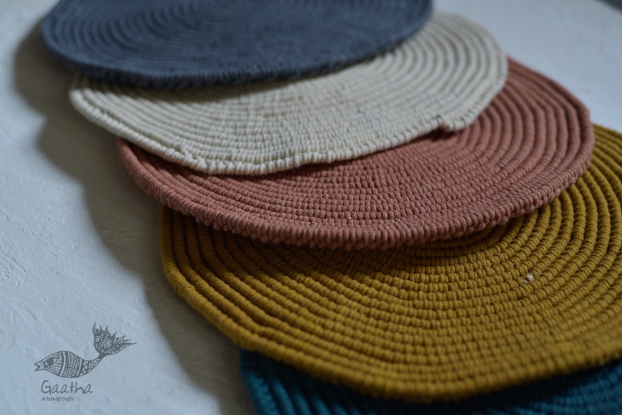 Hand knotted Spiral Placemat 