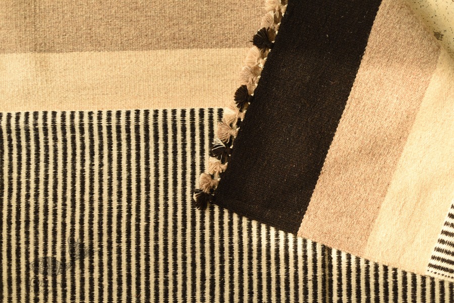 hand woven woolen durri Black & Off White