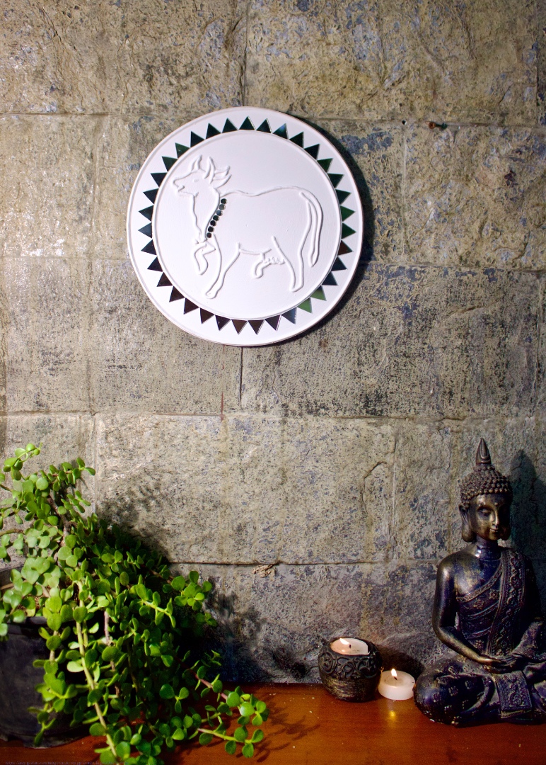 Shop Kutch Lippan Mud Work Holy Cow - White