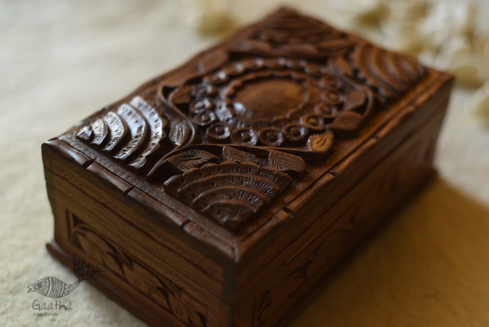 Wood Flower Carving ~ Walnut Wood Box 