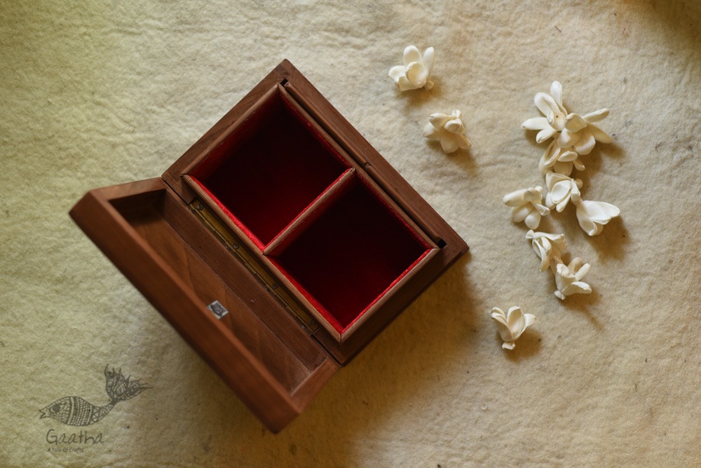 Phullai ~ Walnut wood box