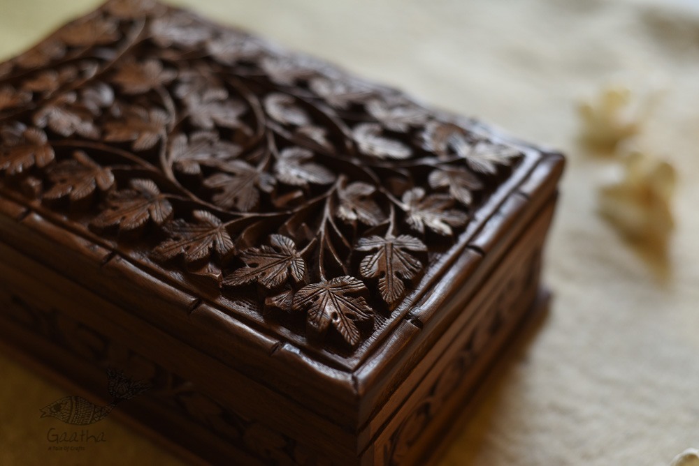 Poshmaal ~ Walnut wood carving box