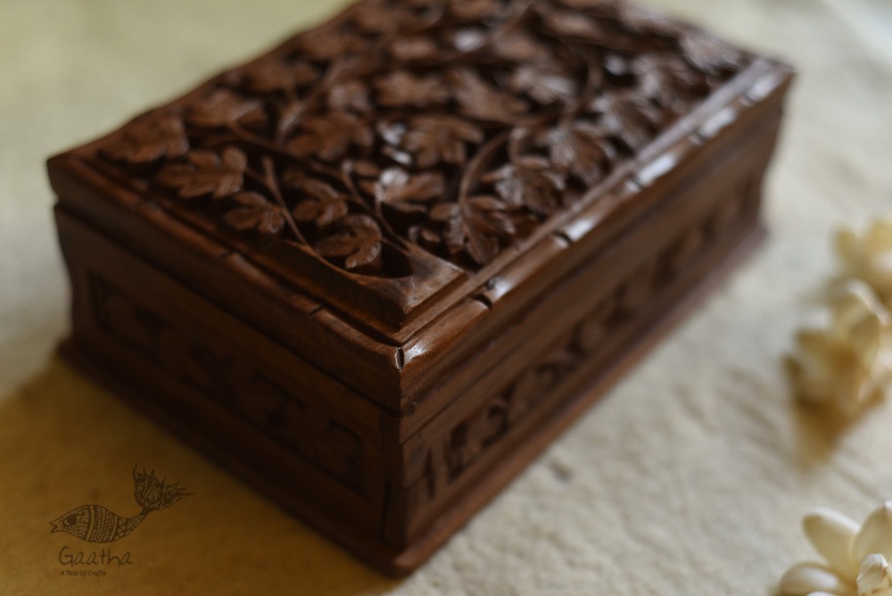 Poshmaal ~ Walnut wood carving box