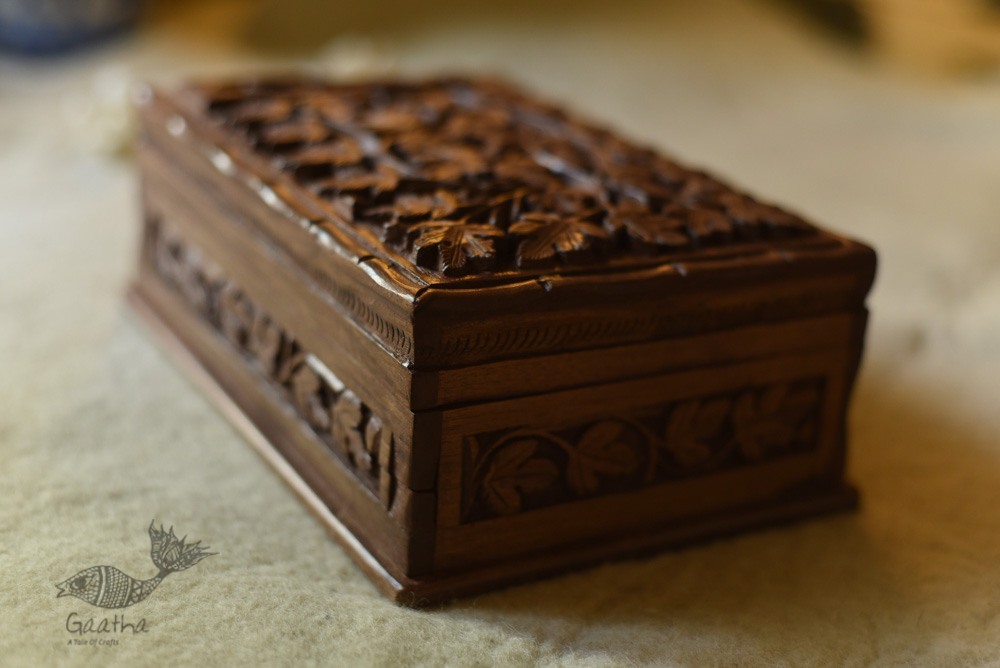 Poshmaal ~ Walnut wood carving box