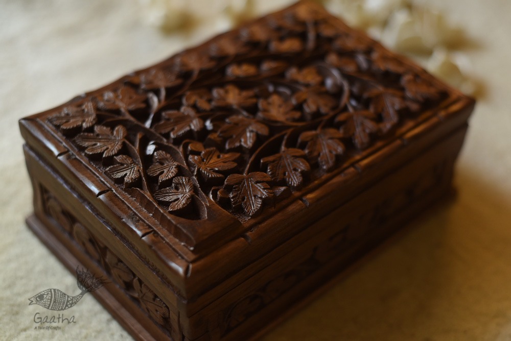 Poshmaal ~ Walnut wood carving box