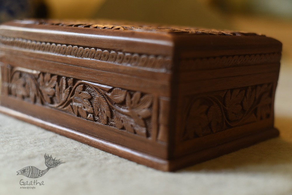 Dach kul ~ Walnut wood box