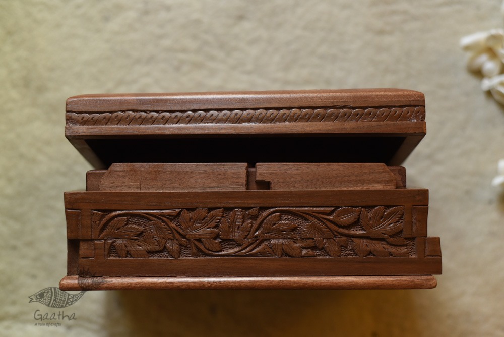 Dach kul ~ Walnut wood box