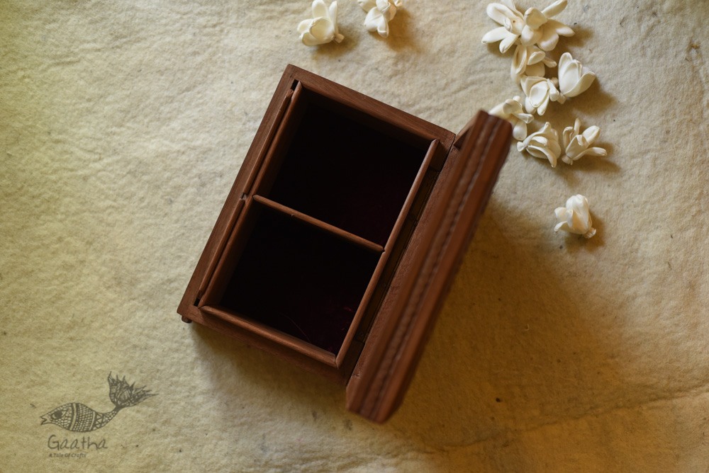 Dach kul ~ Walnut wood box