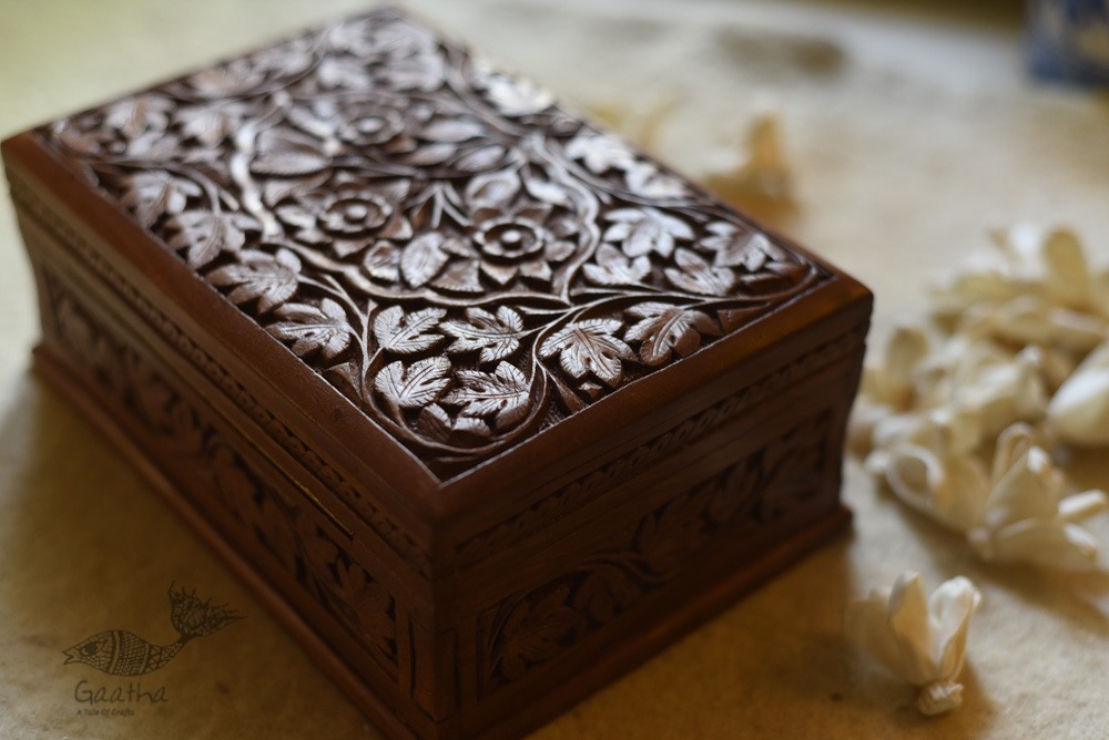 Dach kul ~ Walnut wood box